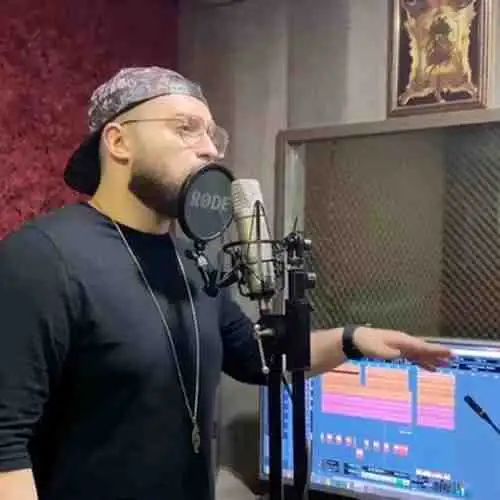 رو چشمم چشم